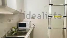 Piden 600 euros al mes por un piso que parece una celda sin ventanas: "¡Corred, que vuela!"