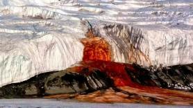 Ni sangre ni algas: las cascadas rojas de la Antártida son nanopartículas de hierro oxidadas por bacterias atrapadas durante millones de años