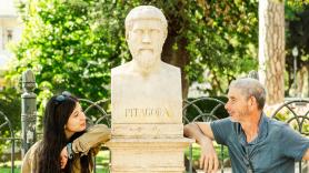 Pitágoras, filósofo y matemático griego: "Mientras los hombres sigan masacrando a sus hermanos los animales, reinará en la tierra la guerra"