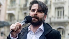 Los tres minutos de humillación a Rubén Gisbert por fingir mancharse de barro en la DANA: "Es usted un farsante"