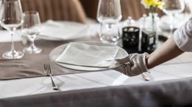 Lleva cinco años de camarera y tiene claro quién es el peor cliente: no es el influencer, es el que le pidió que recogiera la caca del perro de su mesa