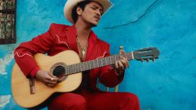 No solo Bad Bunny o Karol G: el Bruno Mars más "romántico" también quiere ser "latino"