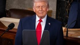 Trump amenaza a Cuba con "quizás" llevar a cabo una "toma de control amistosa"