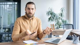 Un exfuncionario de la Agencia Tributaria avisa: "Si eres autónomo y ingresas 5.000 euros pero te gastas 25.000, tarde o temprano van a llamar a tu puerta"