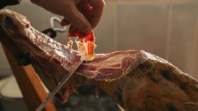 Ya es oficial: el jamón, el chorizo y otros derivados cárnicos podrán llevar la etiqueta "natural" si cumplen 7 requisitos concretos, según el BOE