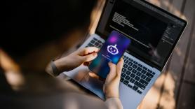 Tiene 28 años, doctorando en bioinformática y se autoproclama 'vegano' de la IA: "Es la comida basura del pensamiento"