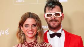 Aldo Comas subraya que ve "muchos pins de todo pero de eso no" en Los Goya y Macarena Gómez reacciona rápido