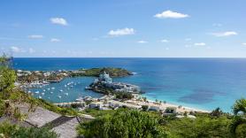 Gianni, argentina, sobre la frontera de la isla que pertenece a dos países distintos: "Se puede cruzar libremente caminando"