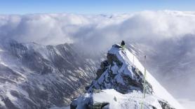 Condenan a un alpinista a cinco meses de prisión por dejar que su compañero muriera congelado en una cumbre