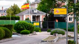 Desde 1989, todos los presidentes y ministros tienen 8 médicos y 9 enfermeras exclusivos en La Moncloa: el BOE acaba de renovar el convenio por 2,9 millones