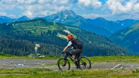Un ciclista de 55 años pedalea hasta los Juegos Olímpicos: "Las rutas más bonitas son extenuantes"