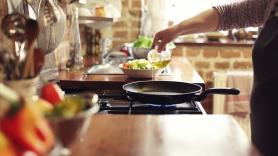 Un experto en alimentos tiene algo importante que decir a quienes cocinan con aceite de oliva virgen extra