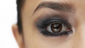 Una maquilladora revela los trucos infalibles para conseguir hacerse un 'smokey eye' en casa