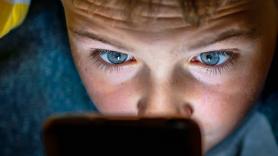 Jonathan Haidt, psicólogo social: "En cinco años miraremos esta época como si hubiéramos repartido cigarrillos a niños de 8 años"