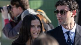 Las primeras imágenes de Victoria Federica con su nuevo novio en el desfile de Dior en París