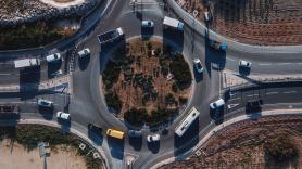 El país con el tráfico más congestionado de Europa prueba lo que nadie se ha atrevido a hacer: 25.000 euros a los menores de 30 a cambio de entregar su carné de conducir durante cinco años