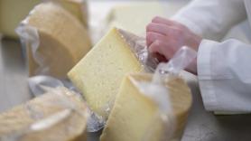 Jaume Fontanals, médico: "Si quieres saber si un queso tiene o no lactosa busca la tabla nutricional y fíjate en la cantidad de azúcar"