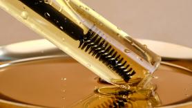 El aviso de la OCU sobre ciertos sérum de pestañas por posibles efectos no deseados