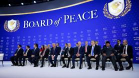 La última obsesión de Trump es un zapato de 130 euros que está regalando a sus asesores y amigos: "Es hilarante porque todo el mundo tiene miedo de no ponérselos"