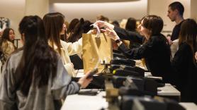 Inditex gana 17 millones de euros al día en 2025 mientras sus trabajadoras en tienda cobran entre 18.000 y 24.500 euros al año