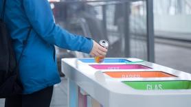 Multan con 170 euros a un joven por recoger latas: "Mucha gente quiere apoyarme y está enfadada con el municipio"