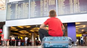 Detienen a un niño de 11 años durante seis días en un aeropuerto: "Parecía mayor"