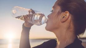 Nahid, nefróloga: "En Francia bebemos 1,5 litros de agua al día, pero es una cuestión cultural"
