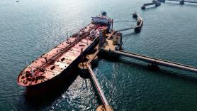 Los analistas de Oxford coinciden: China lleva años acumulando petróleo para exactamente esta crisis y tiene el doble de reservas que EEUU