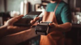 Cuenta lo que le ha pasado al ir a pagar en una cafetería de Madrid y que cada vez es más habitual: "Me saca de quicio"