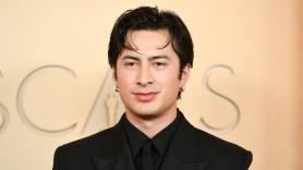 Hudson Williams, de ‘Más que rivales’, una estrella en la alfombra roja de los Oscar 2026 que 'se quedó coja'