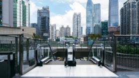 China inaugura la escalera mecánica urbana más larga del mundo: cuenta con la altura de un rascacielos de 80 pisos