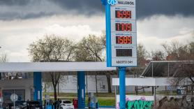 Greenpeace denuncia que las petroleras ganan 21 millones de euros extra al día con la guerra de Irán: "Millones de personas agonizan con los precios y las empresas se llenan los bolsillos"