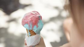Un cliente le pide un helado y se lo devuelve al verlo así: la camarera no da crédito