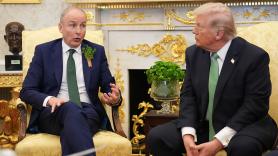 El comentadísimo corte del primer ministro irlandés cuando Trump habla de Keir Starmer: muchos lo comparan con el silencio de Merz