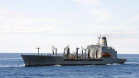 La Armada de EEUU encalla un buque de 206 metros en el mar Arábigo por un atajo de 18 kilómetros: sonaba música en el puente, ignoraron las alarmas y los daños superaron los 20 millones de dólares