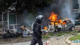 Dos muertos en Tel Aviv por misiles iraníes tras la muerte de Larijani mientras Estados Unidos bombardea posiciones estratégicas en Ormuz