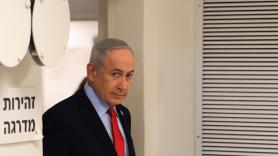 Netanyahu se pasa al inglés para dirigirse a la prensa internacional y suelta la frase más buscada: "Lo primero es que estoy vivo"