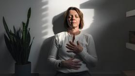 Ramiro Calle, experto en yoga y estoico moderno: "Los ascetas de antes dormían dos horas y se enterraban vivos para fortalecerse, y nosotros nos venimos abajo por una mala noche"