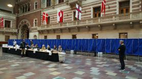 La izquierda gana las elecciones danesas pero los centristas serán árbitro