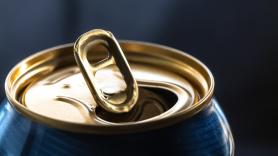 Un experto tiene algo que decir a aquellos que suelen beber la cerveza en lata