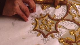 La 'fast fashion' llega al arte sacro: Sevilla se revuelve contra la competencia desleal