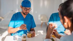 Álvaro Campillo, médico: "Por la mañana desayuno un café con 14 especias. Después tomo un té y nada más hasta el mediodía, solo hidratación"