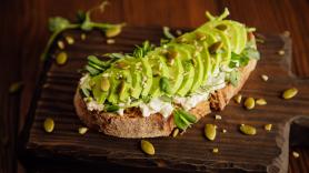 Frank Hu, profesor de nutrición de Harvard: "El aguacate no es una fruta normal: tiene muy pocos carbohidratos, grasas saludables y fibra que casi ningún otro alimento combina así"