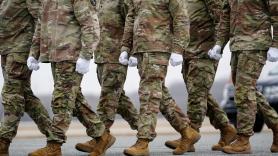 De cal y de arena: Trump da más tiempo a Irán mientras se plantea enviar 10.000 soldados más a la zona