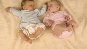 Tania, directora de vestuario de La Promesa: "Diferenciar a un recién nacido por el rosa o el azul, explica, es marketing, y hace un siglo, en los años veinte o treinta, no sucedía"