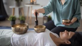 Una profesora llevaba 16 años de baja con sueldo público y mientras trabajaba como naturópata: la policía acaba de registrar su casa