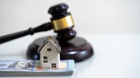 Una mujer derriba sin permiso una cabaña inglesa de 300 años y pone el solar a la venta por 345.000 euros: el ayuntamiento obliga a reconstruirla piedra a piedra