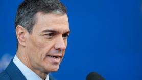 El ‘no a la guerra’ de Pedro Sánchez está elevando la bandera de España a rincones inesperados