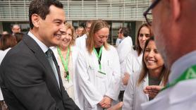 Los seguros médicos privados en Andalucía han pasado del 10,4% al 23,7% en seis años: el 61,2% de los andaluces tiene una opinión negativa de su sanidad pública, la peor nota del país