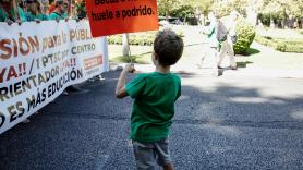 Francisco Alba, profesor de escuela infantil en Madrid: "Preferiría llevar a mi hijo a un descampado a que jugase en estos patios"